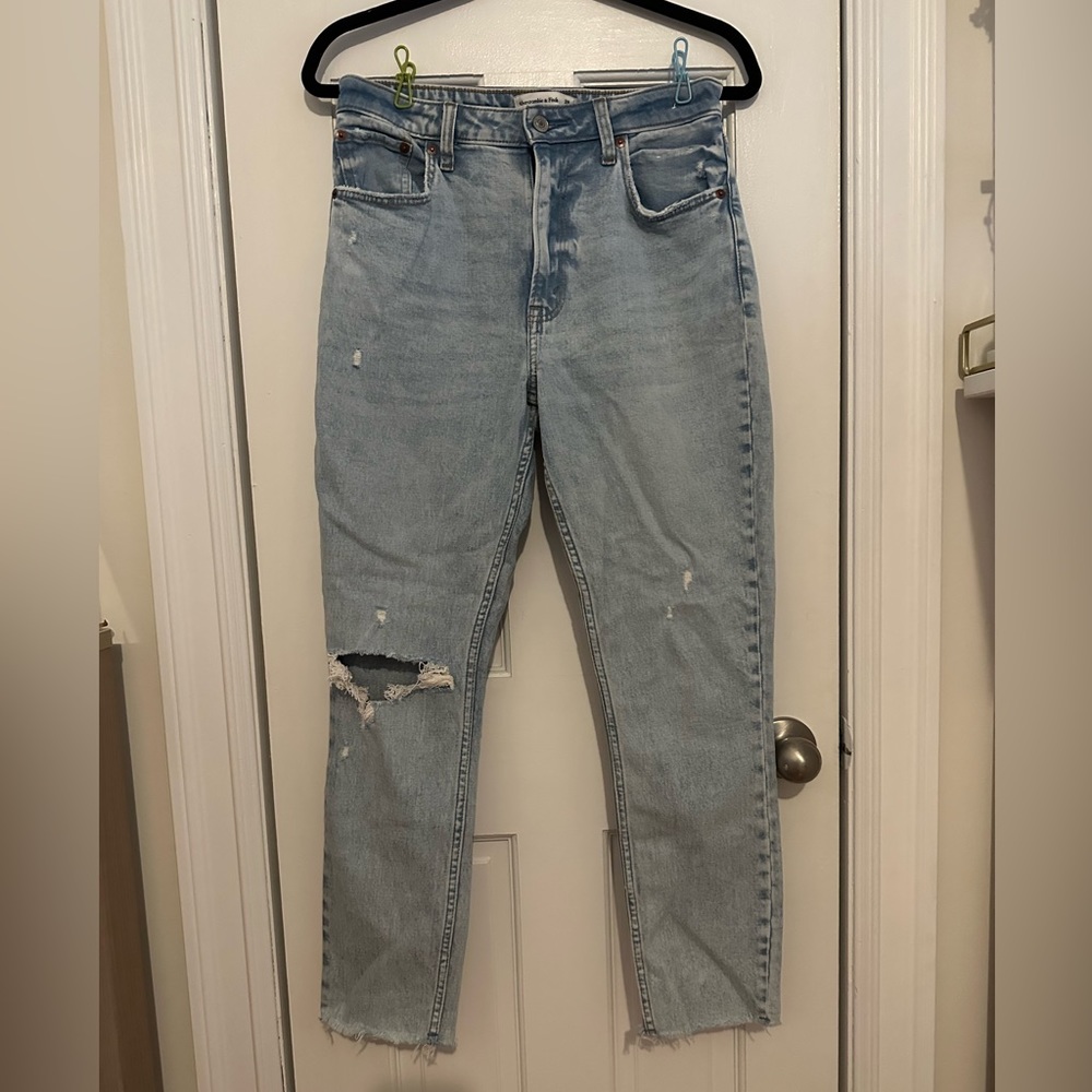 Abercrombie & Fitch The Skinny High Rise Jeans; Size 28 Curve Love